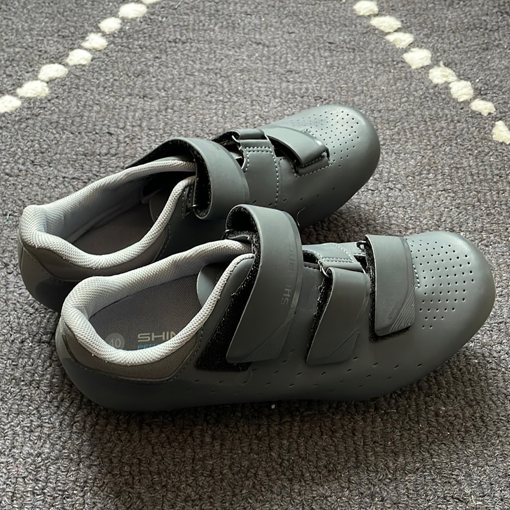 Shimano Womens Spin Bike Shoes with Cleats - Like new!